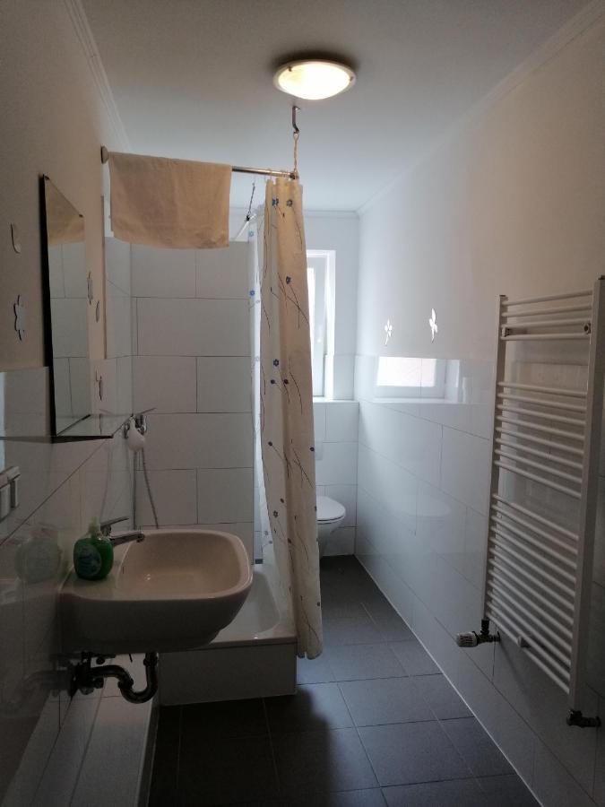 Apartment Ams *